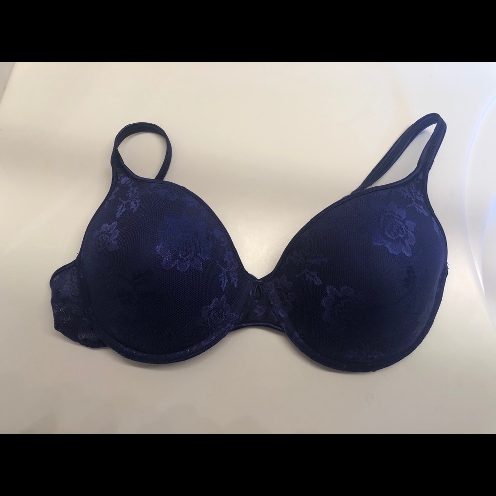 Wonderbra. Lacey Lacey